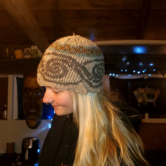 Hand knit celtic knot fair isle beanie - Picture 2 of 2